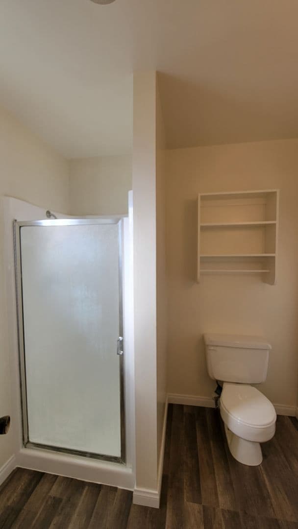 Building Photo - Nice 3 bedroom / 2 bathroom House with lots of natural lighting