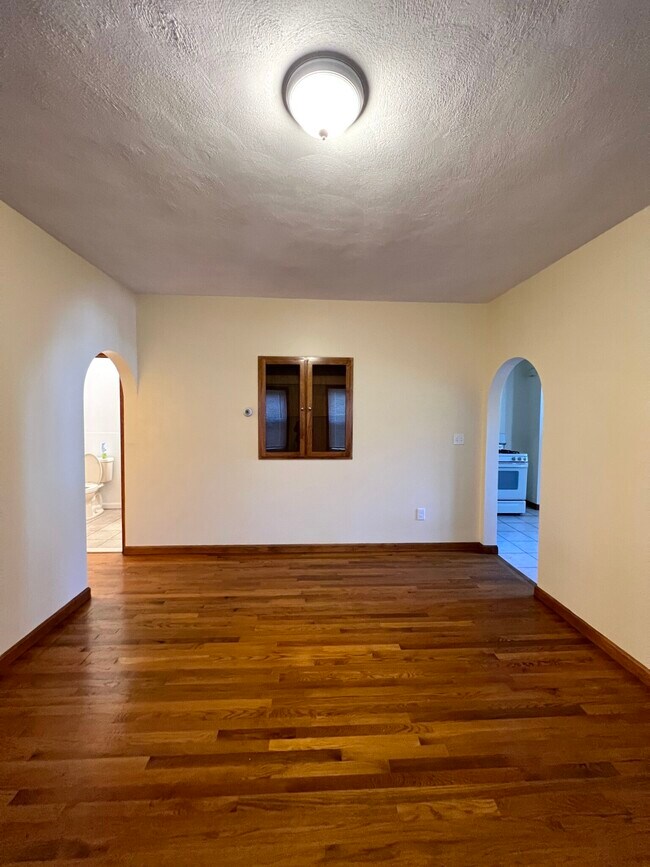 Building Photo - 225 Holland St