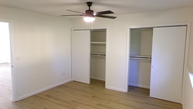 Building Photo - 924 Queens Ct