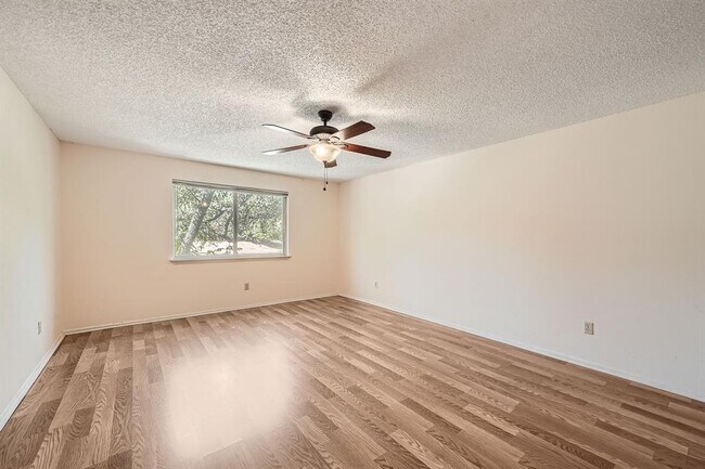 Building Photo - 1415 Lance Way