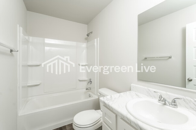 Building Photo - 1104 W Lawton Rd