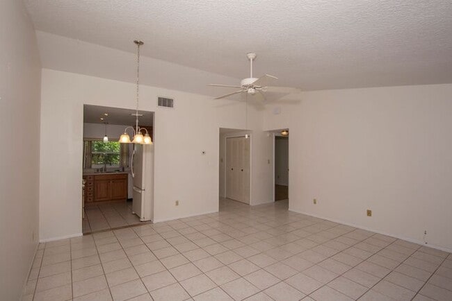 Building Photo - ADORABLE 2/2 CONDO WITH PRIVATE FENCED YARD — GREAT WINTER PARK LOCATION!