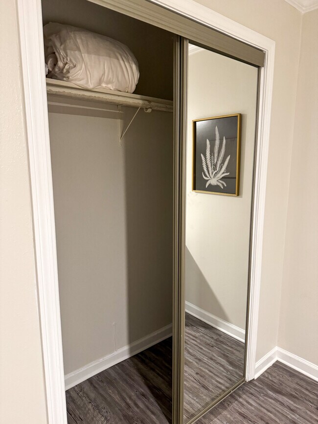 Building Photo - 206 Park Lane