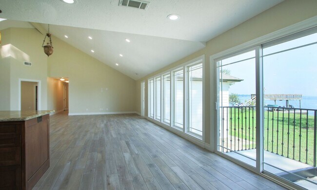 Building Photo - 14535 Diamondhead N