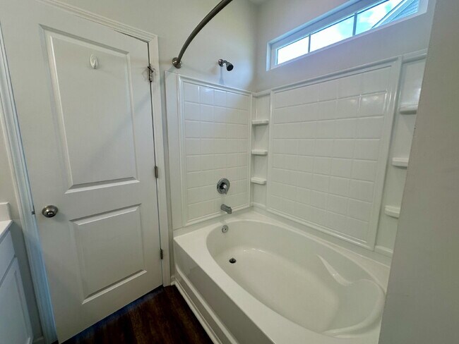 Building Photo - Three Bedroom Home with Large Loft in Heartstone Lakes!