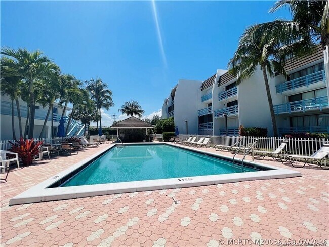 Building Photo - 11000 S Ocean Dr
