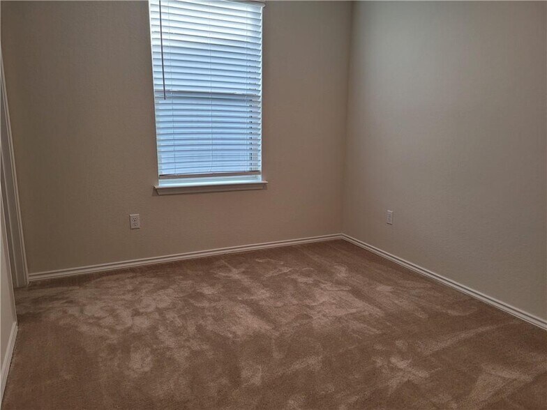 Building Photo - 279 Zuma Dr