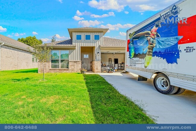 Building Photo - 1204 SW 2nd Ave