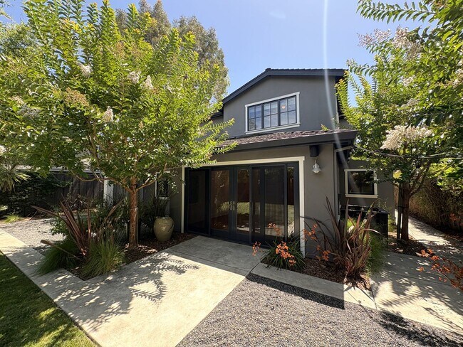 Building Photo - Spacious 5BR/3.5BA Palo Alto Home with Gourmet Kitchen & Large Backyard