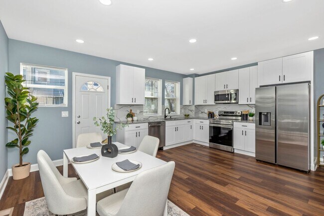 Building Photo - 5443 Jonquil Ave