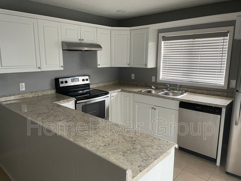 Building Photo - 15240 E Pond Woods Dr