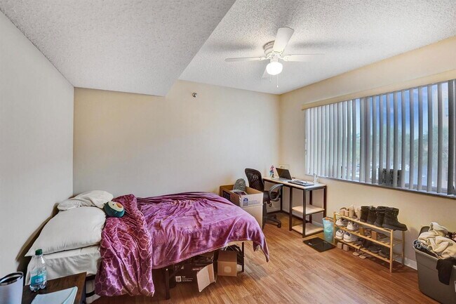 Building Photo - 9470 Tangerine Pl