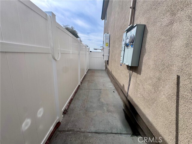 Building Photo - 10787 Las Lunitas Ave