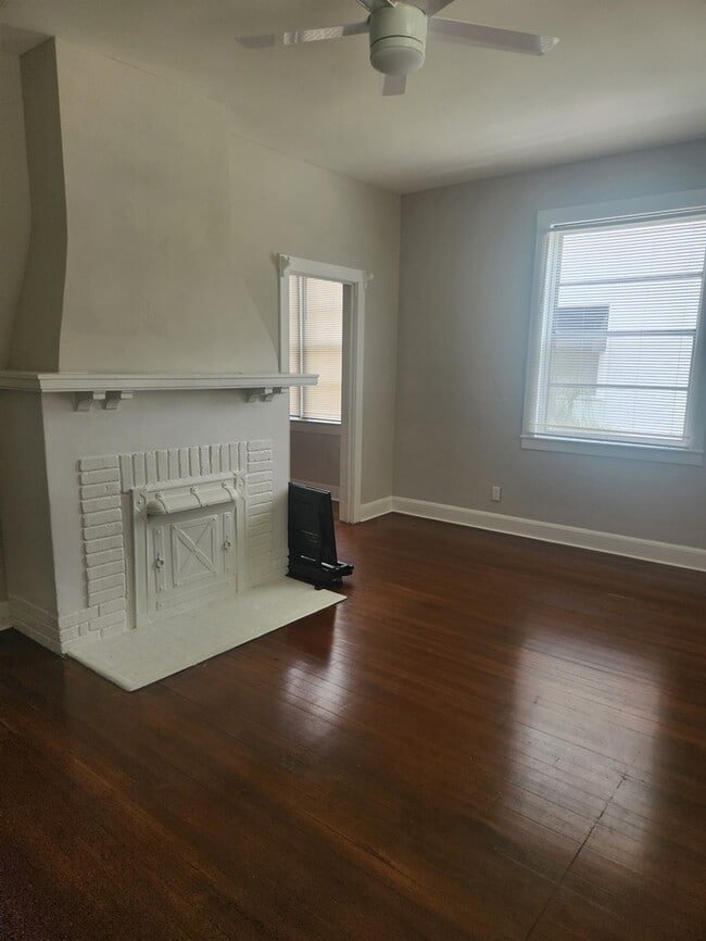 Building Photo - Newly updated 3/1.5 San Marco