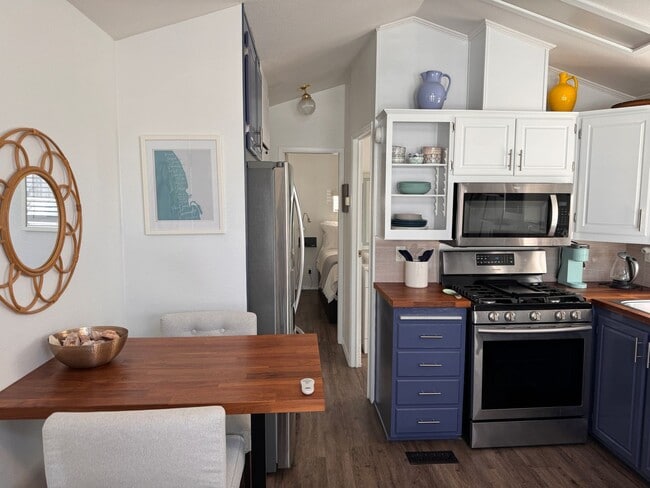 Building Photo - Grab Your Surfboard and Walk to Grandview Beach!