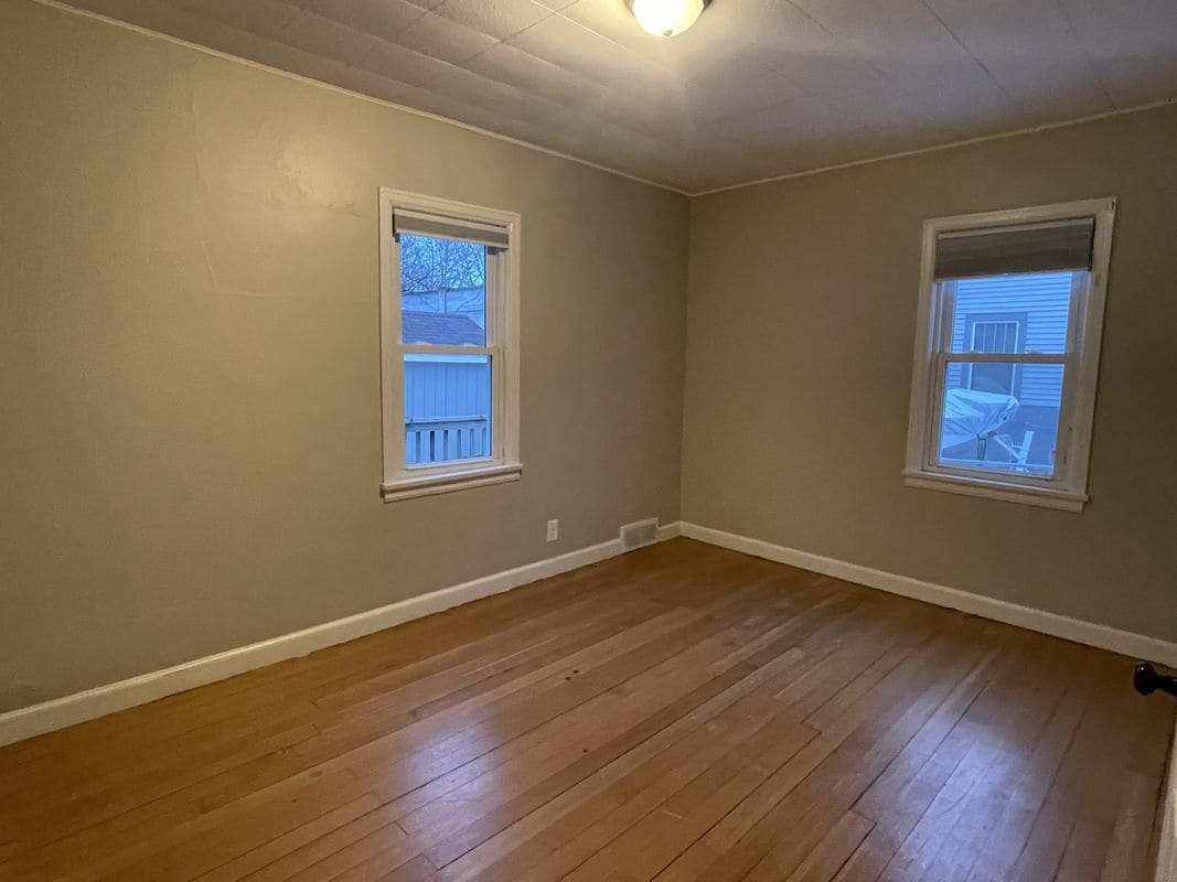 Building Photo - 304 S 1st St