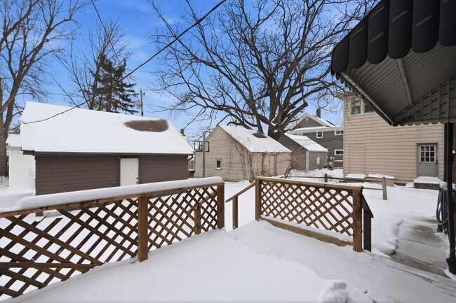 Building Photo - 714-716 Packard Ave