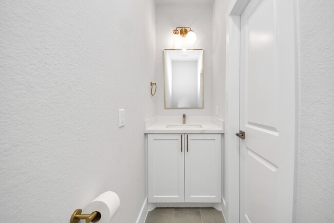 Building Photo - 1110 E Main St