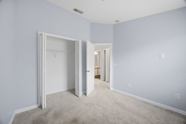 Building Photo - Villages of Bloomingdale