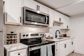 Building Photo - 1720 St Paul St