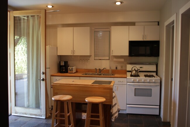 updated kitchen - 966 Manzanita St