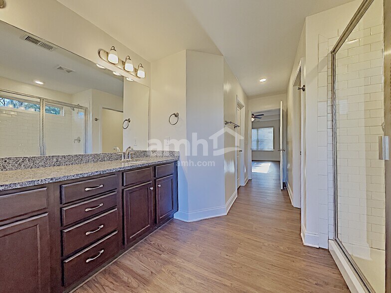 Building Photo - 121 Haeven Trail