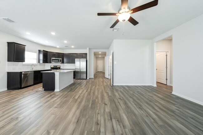 Building Photo - 4-Bedroom Temple Rental Near VA, Baylor Scott & White & Parks