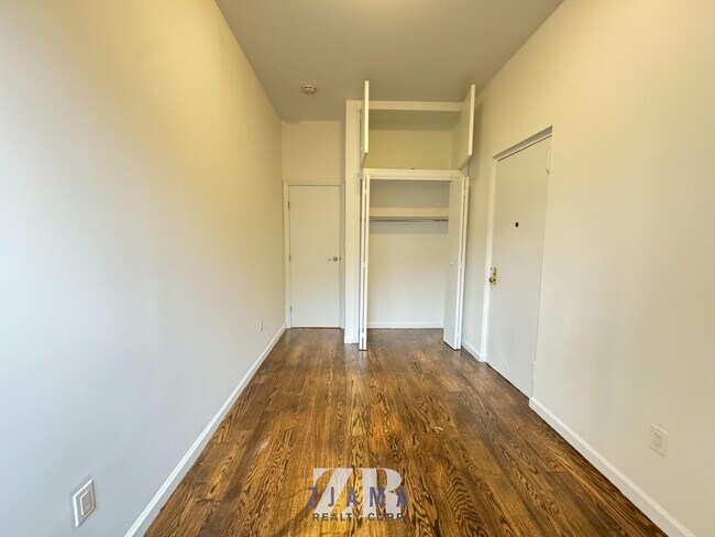 Building Photo - 196 Sackett St