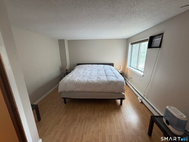 Building Photo - 60 Old Town Rd