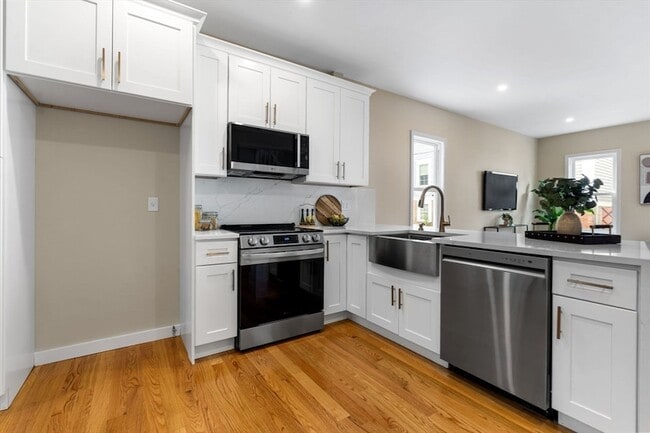 Building Photo - 362 Silver St