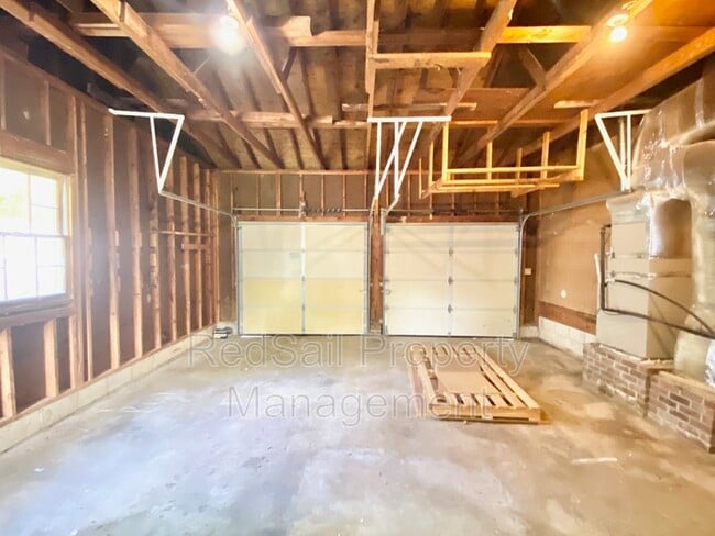 Building Photo - 224 Saddler Dr
