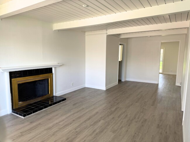 Building Photo - 3174 Ameno Rd