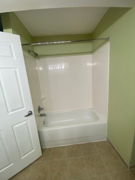 Building Photo - 1101 Primrose Rd