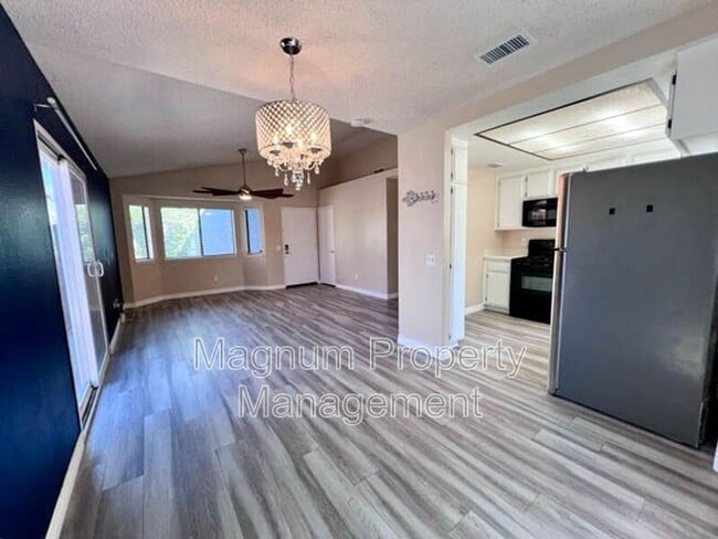 Building Photo - 27773 Moonridge Dr