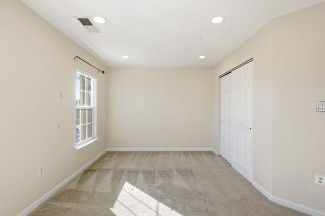 Building Photo - Unbeatable location near Lake Ridge Park and Marina, offering boating, fishing, wildlife and bird...