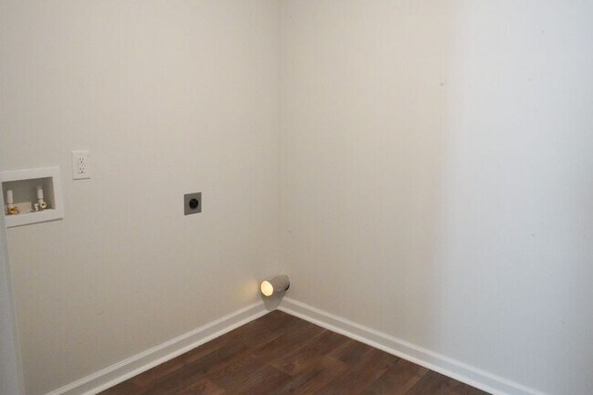 Building Photo - 491 Coconut Dr