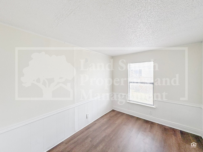 Building Photo - 1175 Meadow Lawn Street