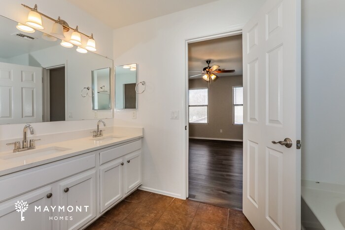 Building Photo - 2328 E Meadow Chase Dr