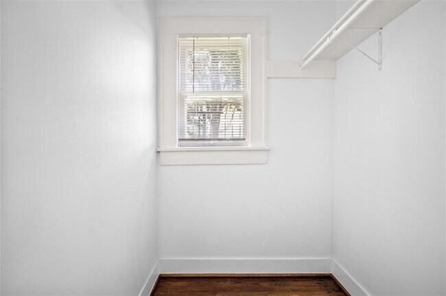 Building Photo - 2421 Isabella St