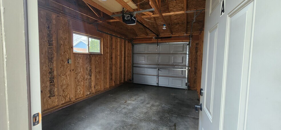 Building Photo - 1465 Green Bay St
