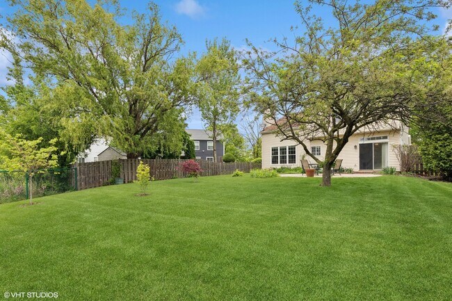 Building Photo - 811 Cambridge Dr