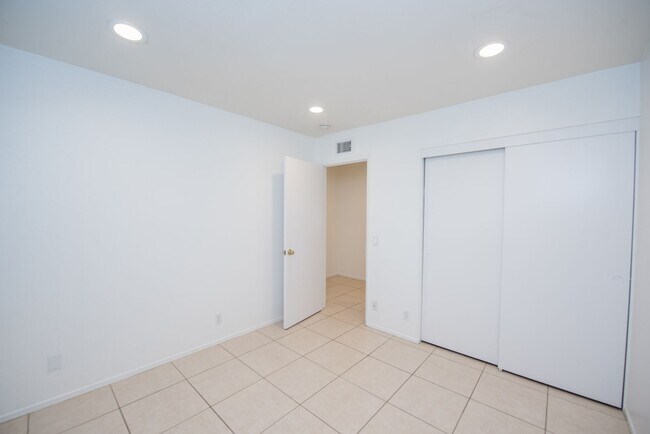 Building Photo - Spacious 4 Bedroom Home in Quiet Yorba Linda Neighborhood
