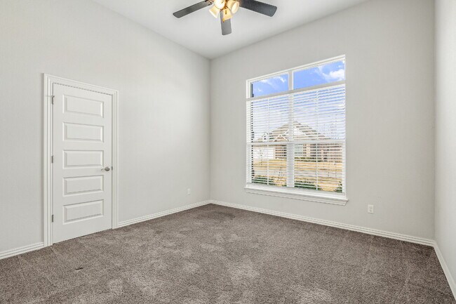 Building Photo - 2016 W Chandler Ave