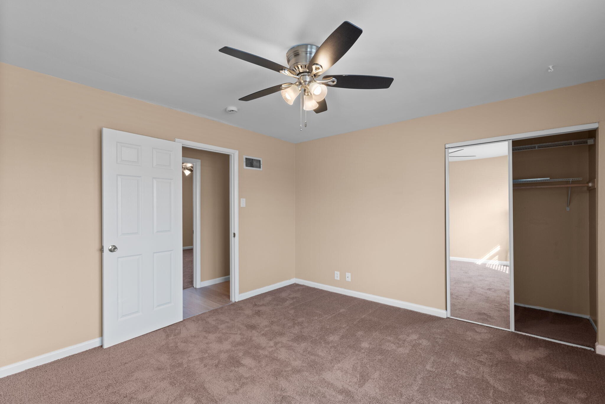 Building Photo - 445 Olian Dr