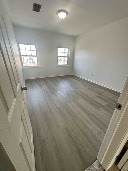 Building Photo - 1104 Spring Garden St