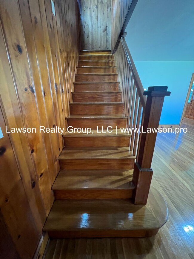 Building Photo - Quaint Two Bedroom Home By Christmas Tree Farm