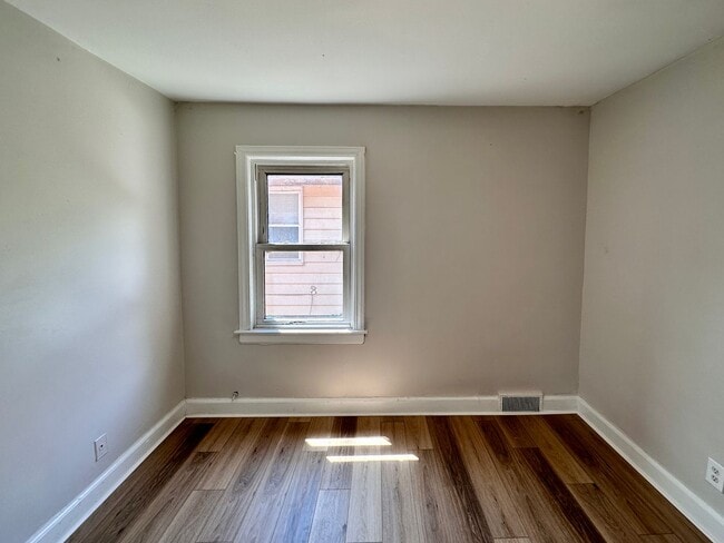 Building Photo - LARGE WESTSIDE FULLY REHABBED HOME -  3 be...