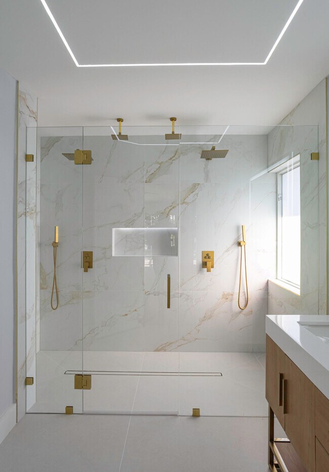 Building Photo - 1605 S Club Dr