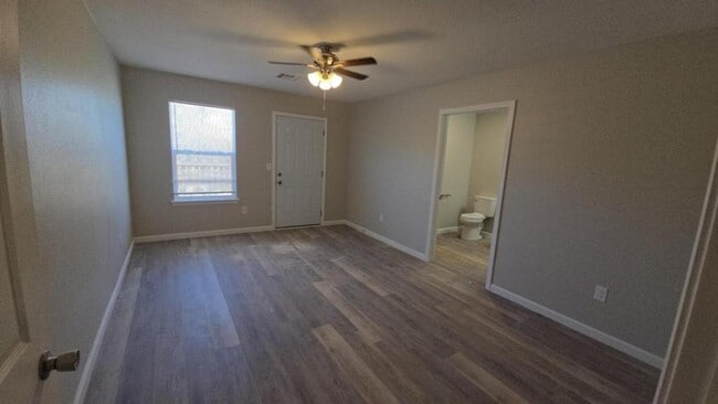 Building Photo - 1019 N Quincy Ave