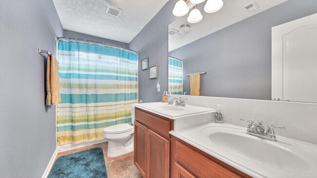 Building Photo - 692 Casual Ln